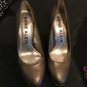 Anne Klein bronze pumps
